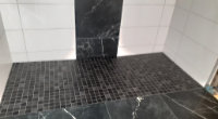 Dusche mit Wandablauf