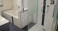 Wannenbad mit Dusche